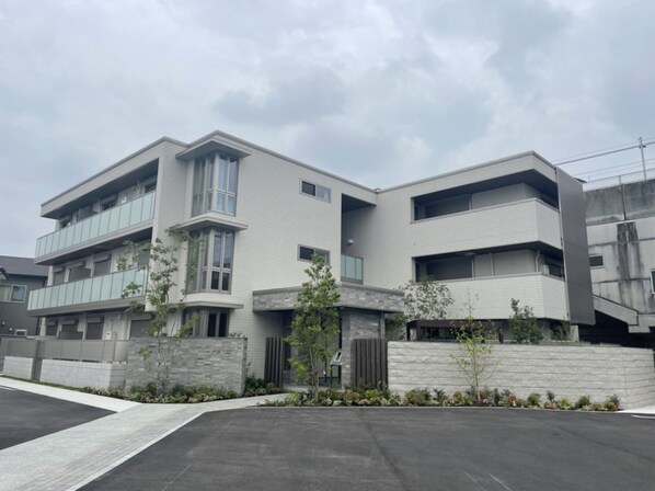 シャーメゾングラン今在家の物件外観写真